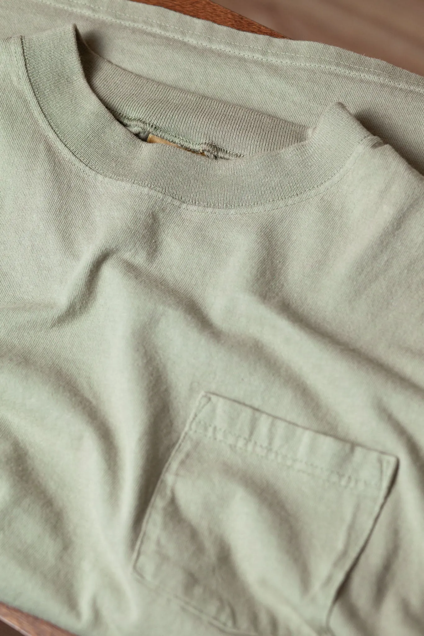 Adult Long Sleeve Crew Neck w/Pocket Classic Fit